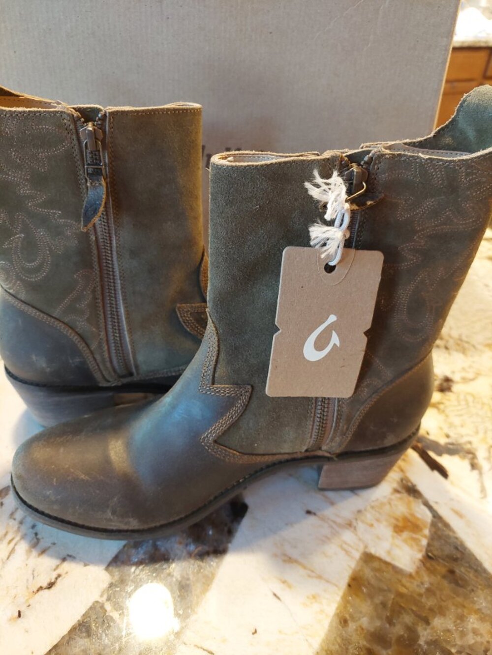 Olukai Seal Brown/Mustang size 10 side zip boots NIB